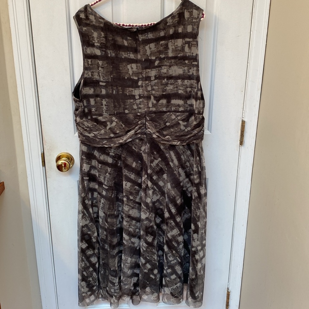 Sleeveless Sheer Fabric Dress - Picture 4 of 4